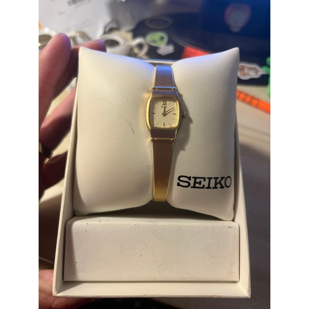 Vintage Seiko Quartz Gold Tone Dress Watch 2Y00-5178 New with Box Elegant